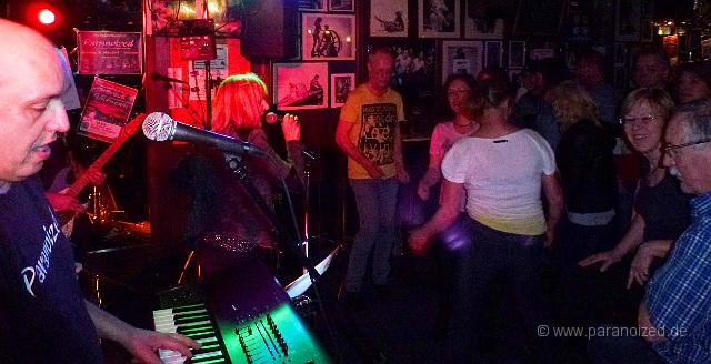 2014 Genial im Grammophon 044.jpg - Nur wenig Platz zum Tanzen, aber der wurde genutzt